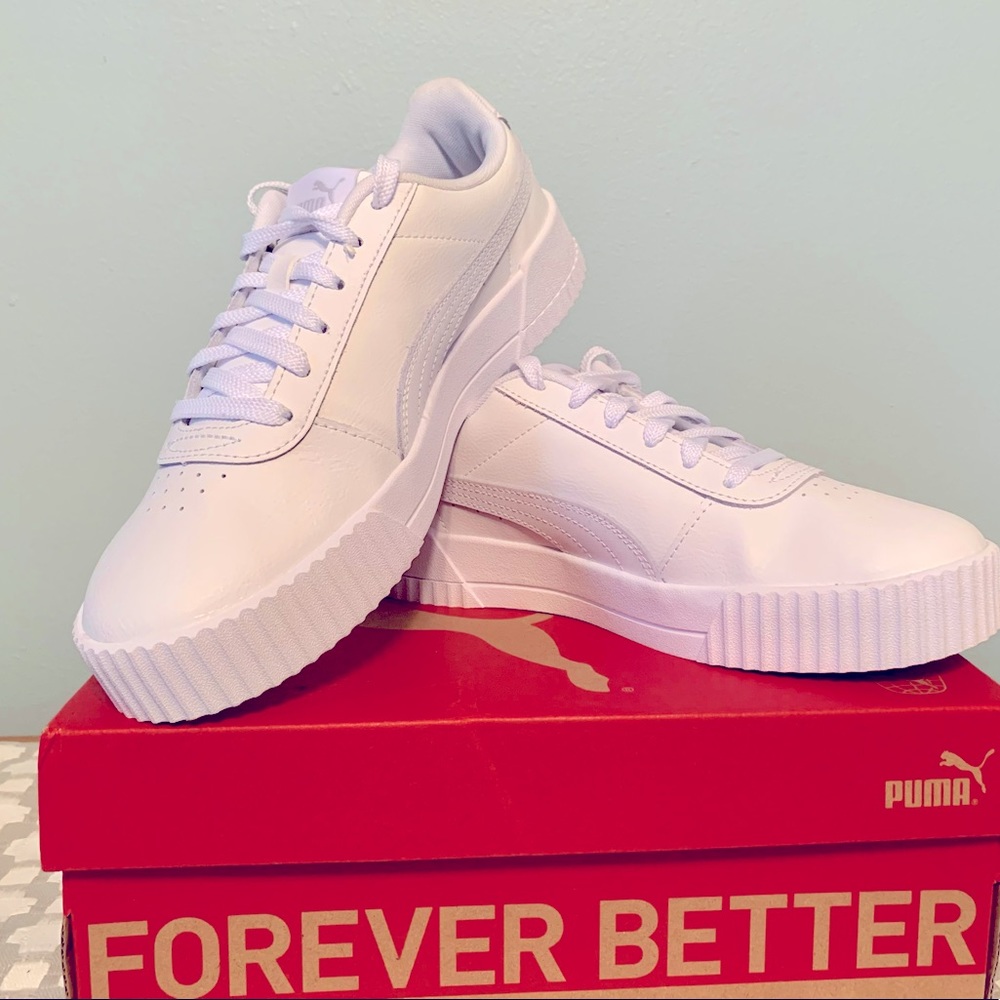 PUMA WOMEN’s Carina Sneaker 8.5